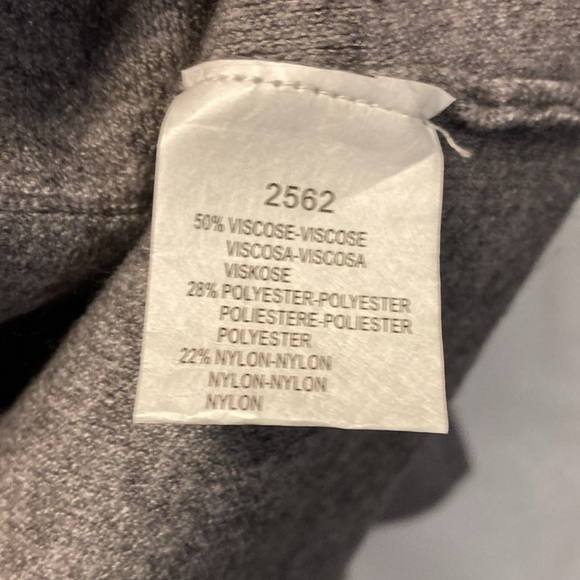 Grey women’s cardigan, no size but would say small. NWT. Made in P.R.C - Picture 3 of 4